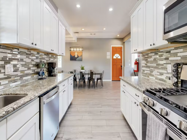 Gorgeous Palm Springs 5 Bedroom Home with Pool & Spa Sleeps 16